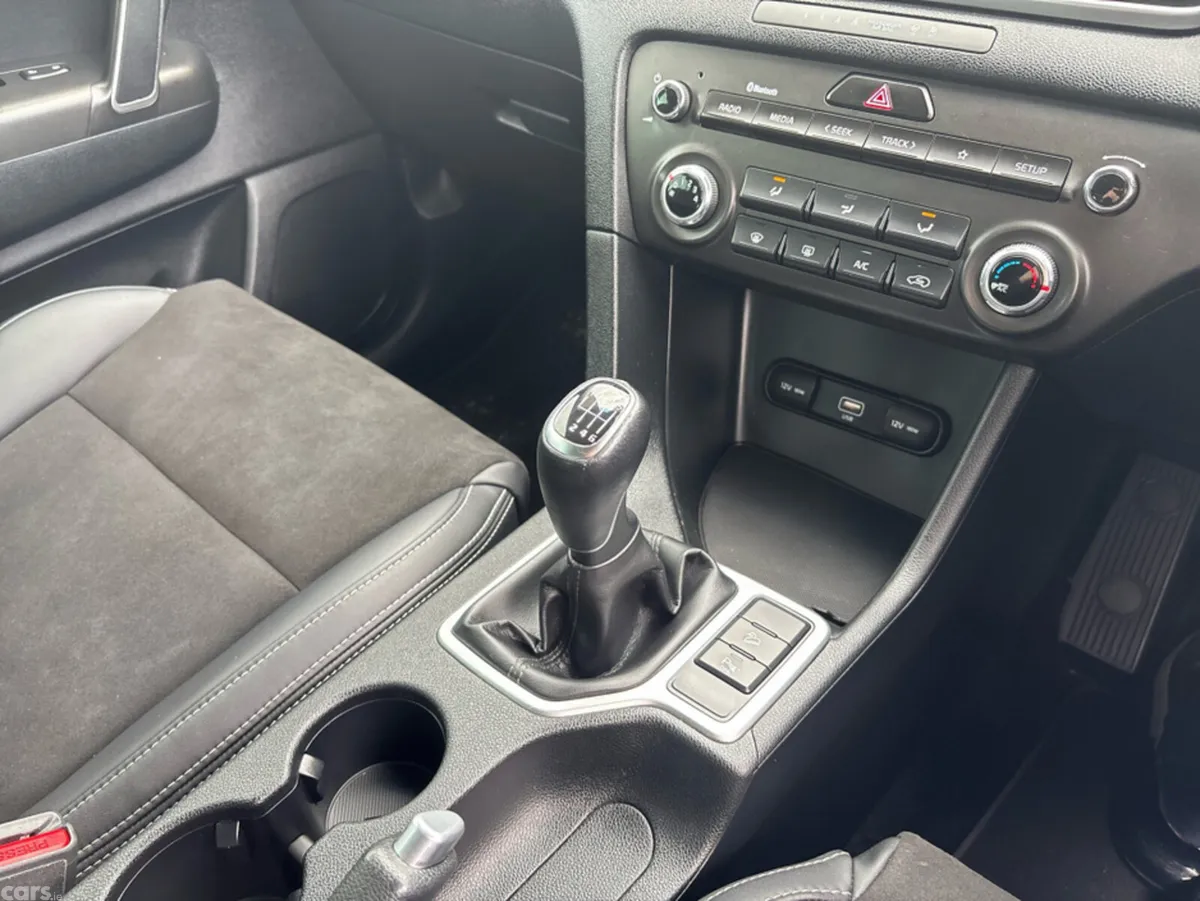 Kia Sportage MPV, Diesel Hybrid, 2021, White