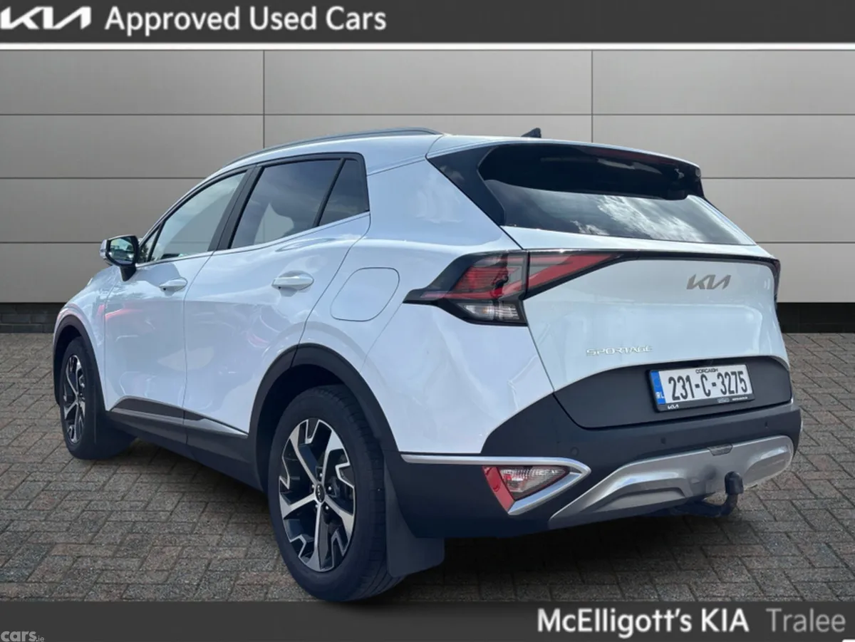 Kia Sportage MPV, Diesel Hybrid, 2023, White