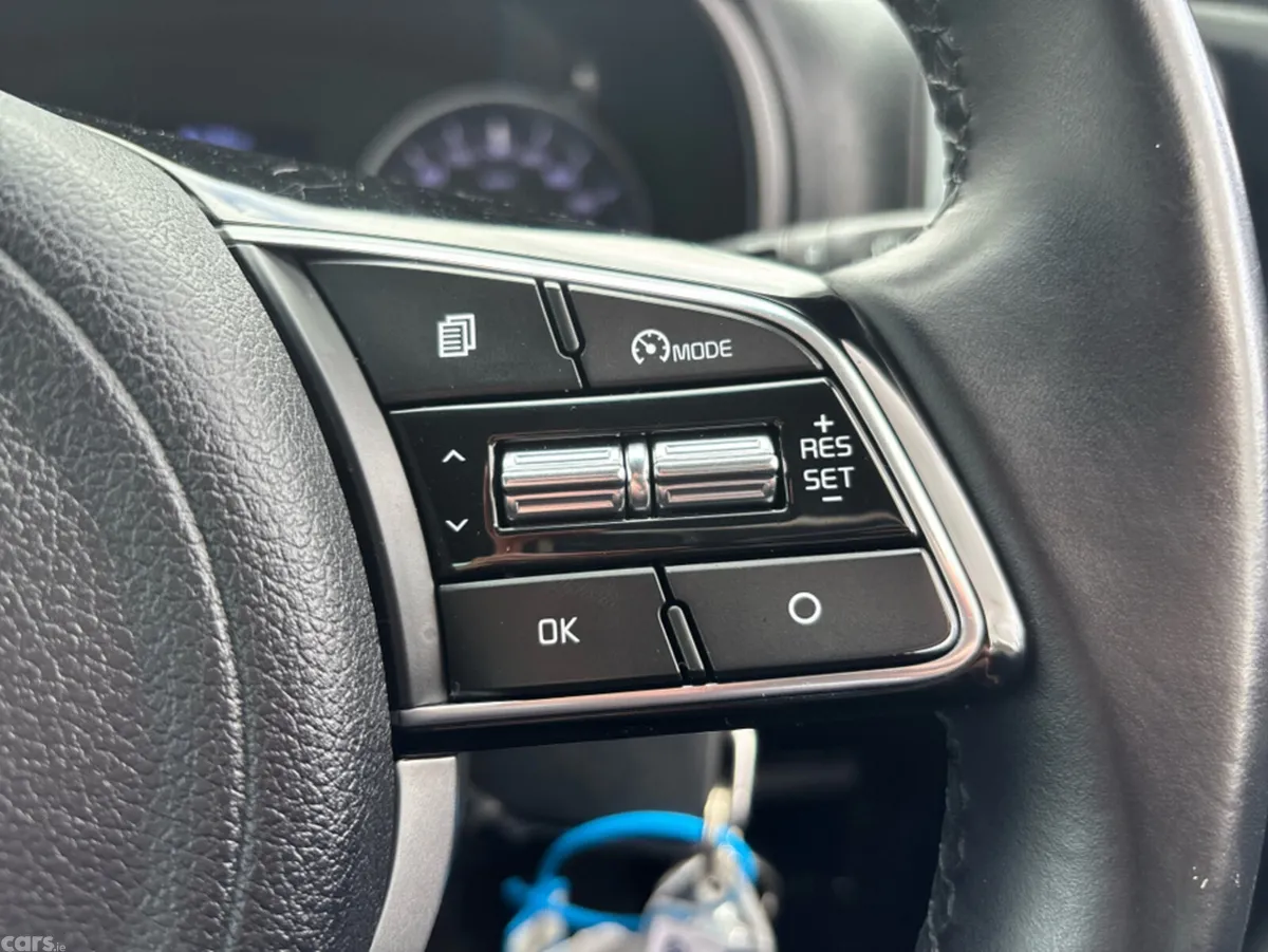 Kia Sportage MPV, Diesel Hybrid, 2021, White