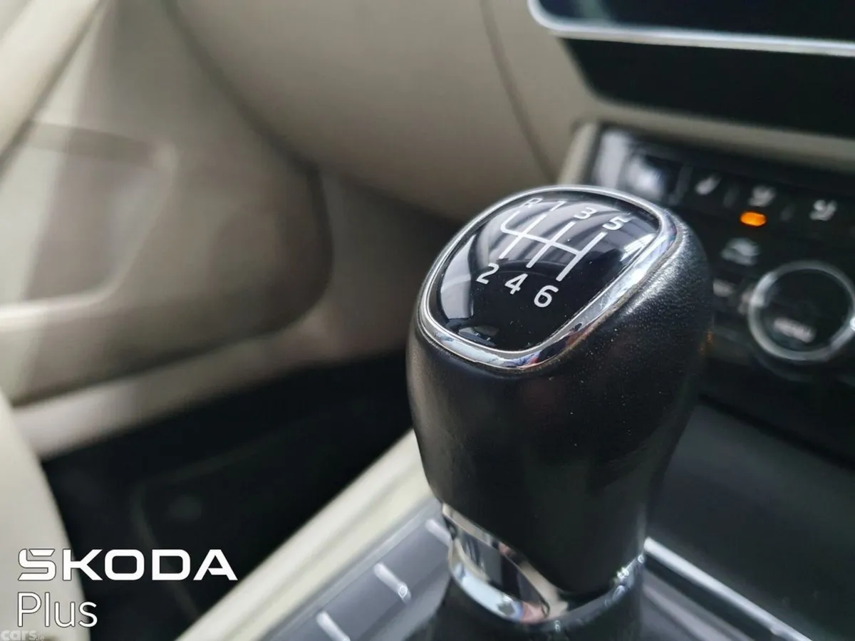 Skoda Superb Saloon, Diesel, 2023, Grey