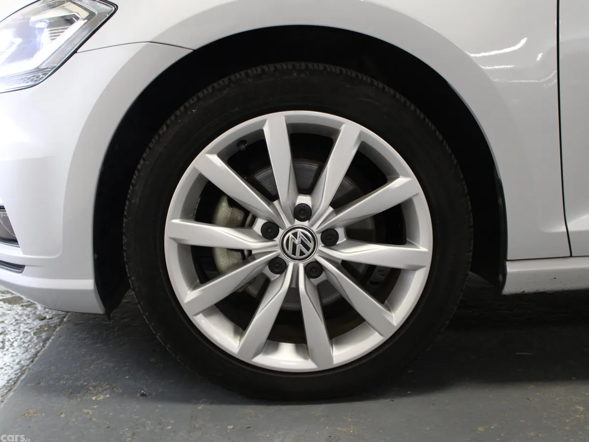 Volkswagen Golf Hatchback, Petrol, 2019, White