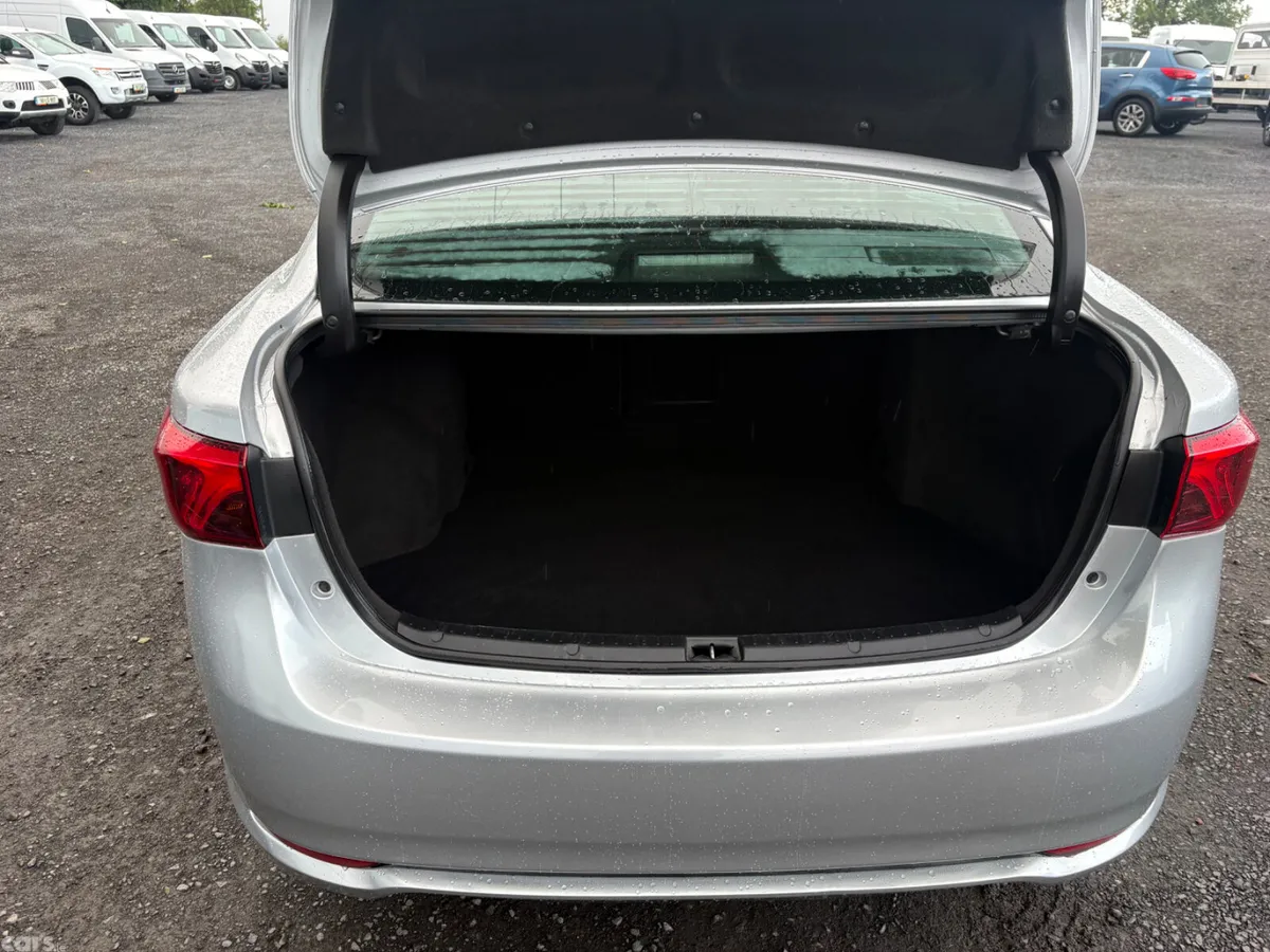 Toyota Avensis Saloon, Diesel, 2015, Silver