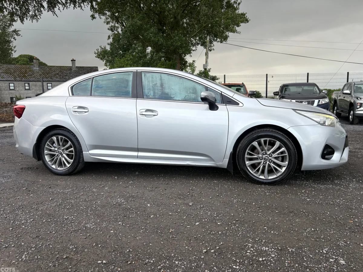 Toyota Avensis Saloon, Diesel, 2015, Silver