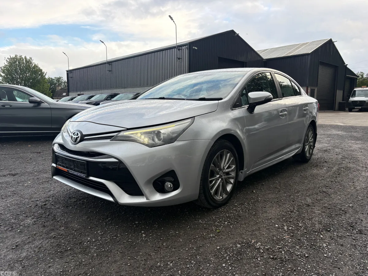Toyota Avensis Saloon, Diesel, 2015, Silver