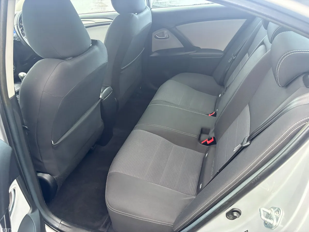 Toyota Avensis Saloon, Diesel, 2015, Silver