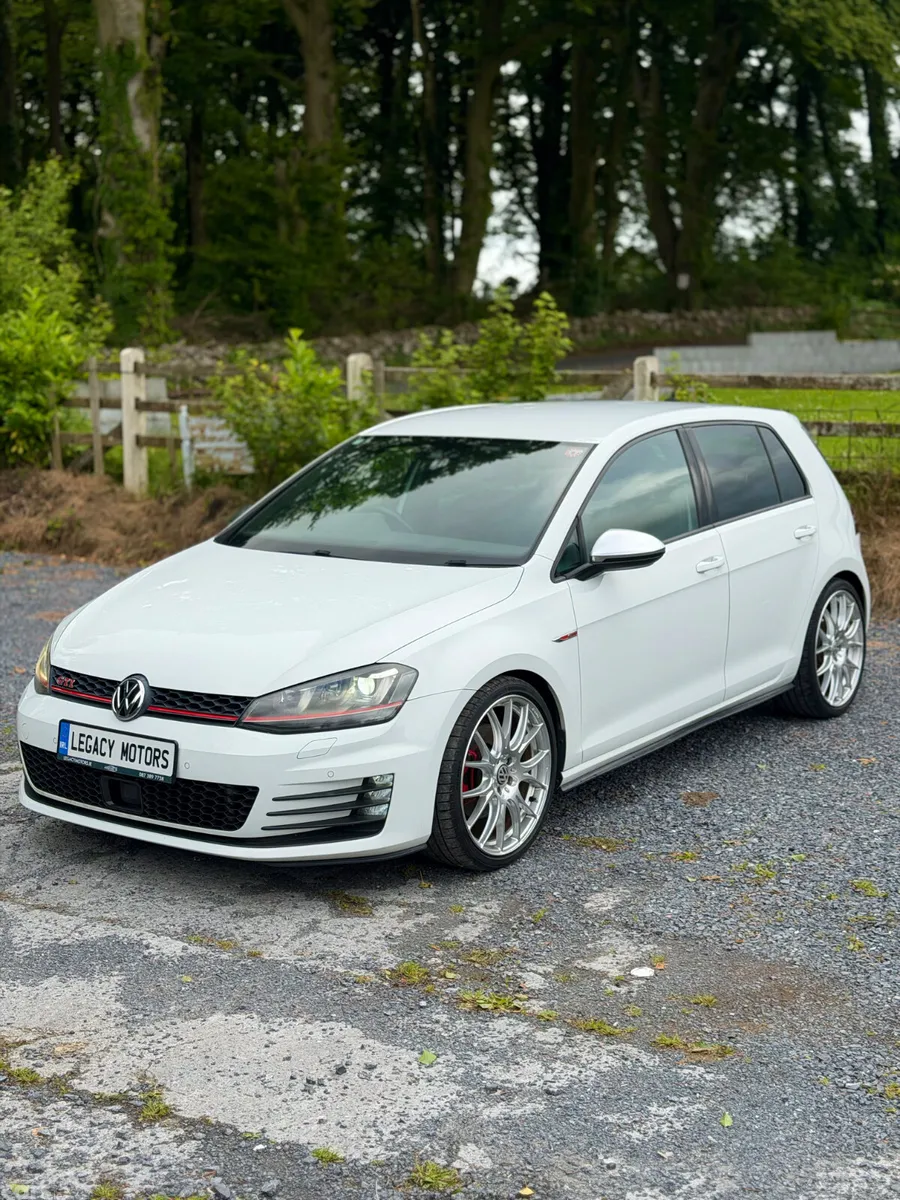 Volkswagen Golf Hatchback, Petrol, 2014, White