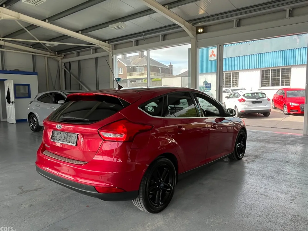 Ford Focus Hatchback, Diesel, 2015, Red