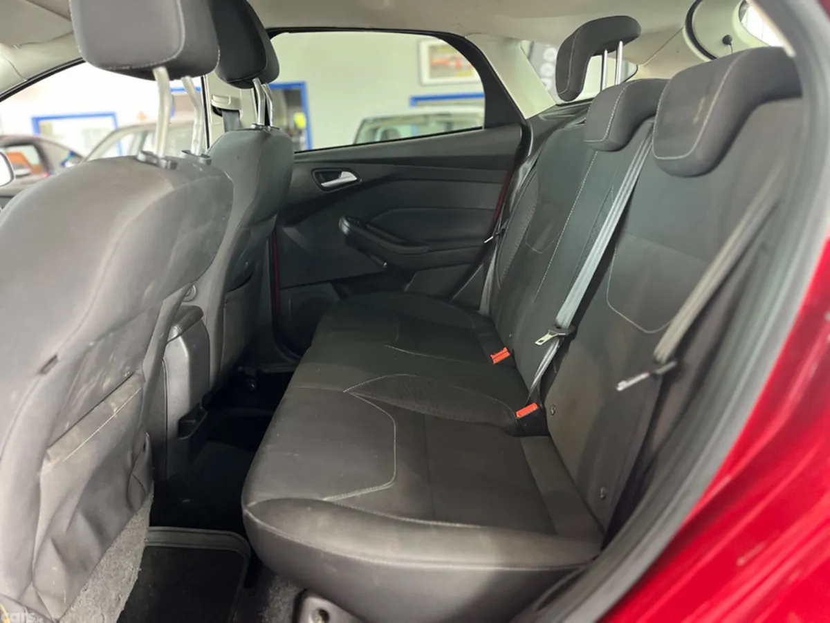 Ford Focus Hatchback, Diesel, 2015, Red