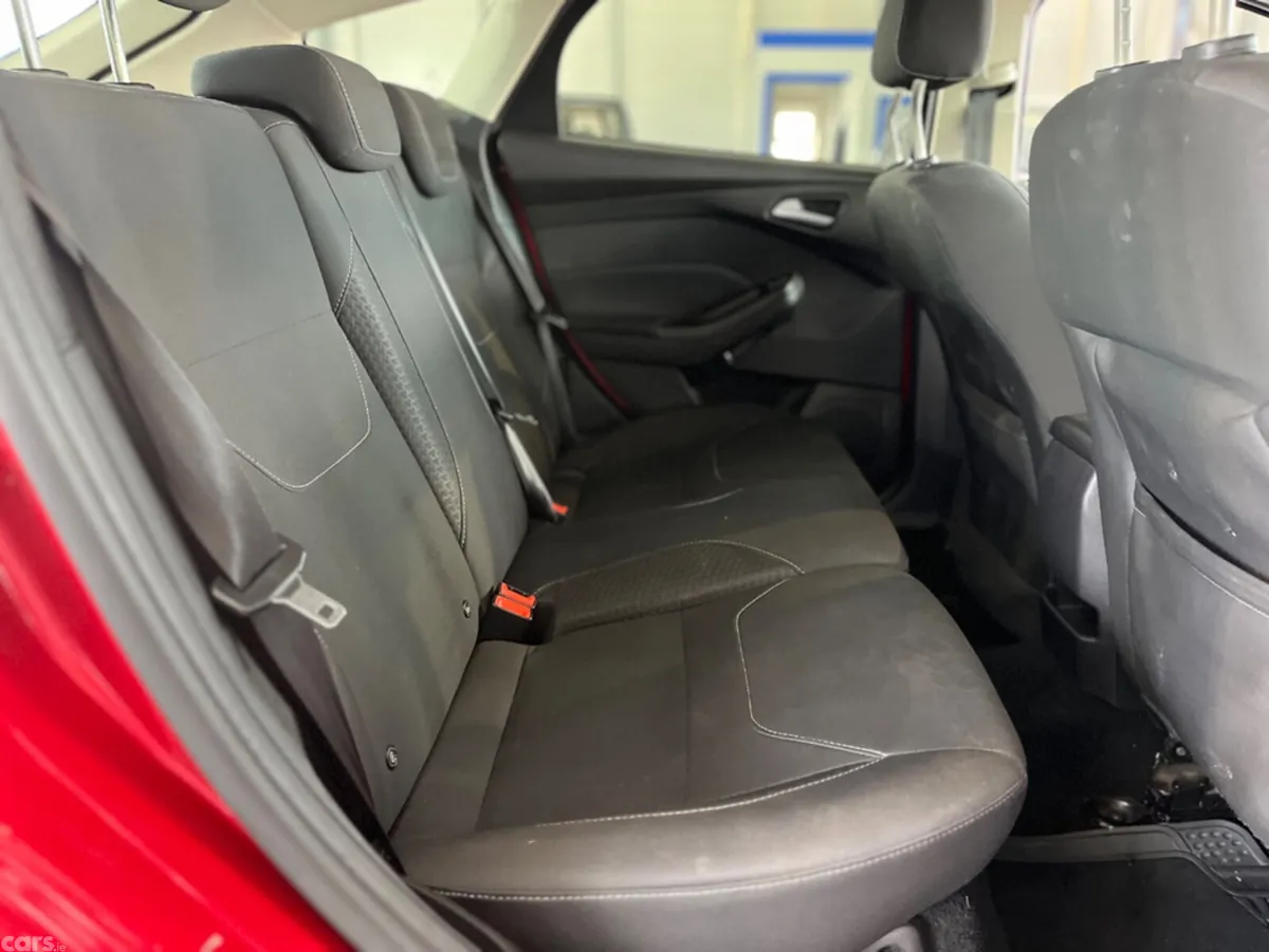 Ford Focus Hatchback, Diesel, 2015, Red
