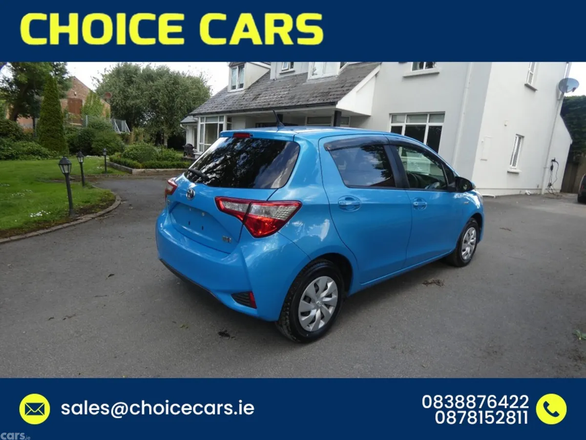 Toyota Yaris Hatchback, Petrol Hybrid, 2017, Blue