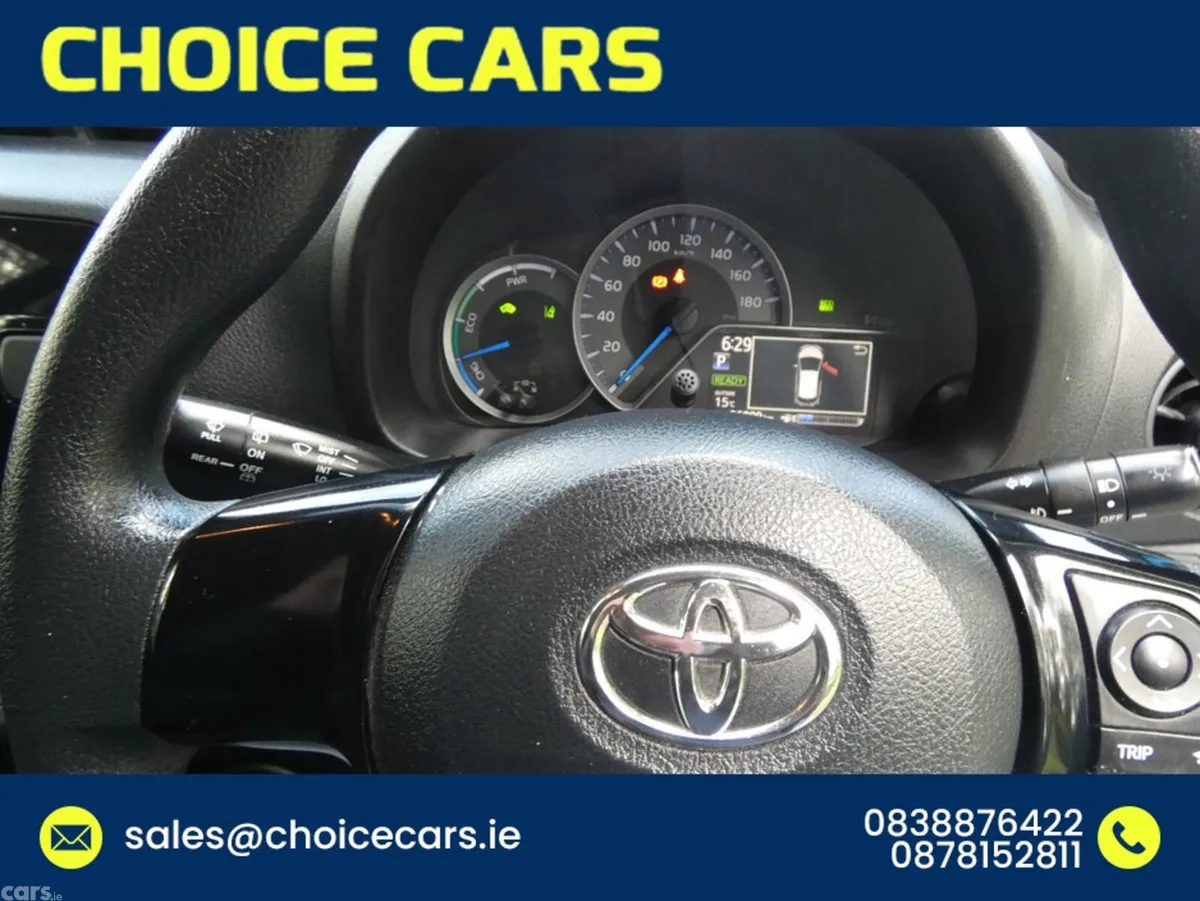 Toyota Yaris Hatchback, Petrol Hybrid, 2017, Blue