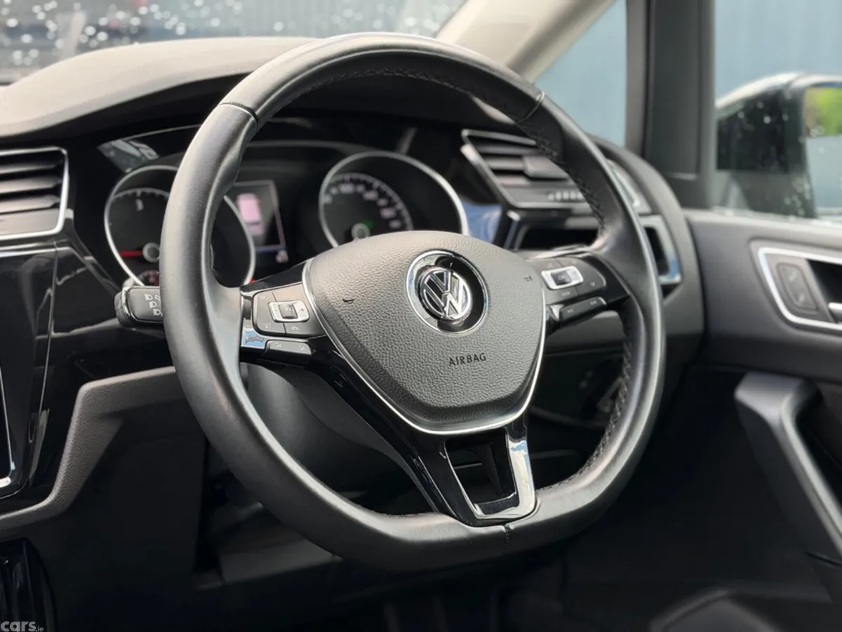 Volkswagen Touran MPV, Diesel, 2020, Black