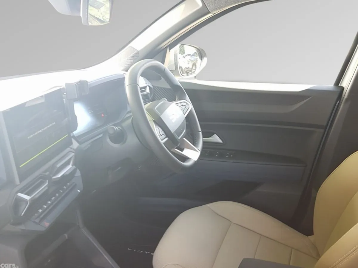 Dacia Duster SUV, Petrol Hybrid, 2026, Grey