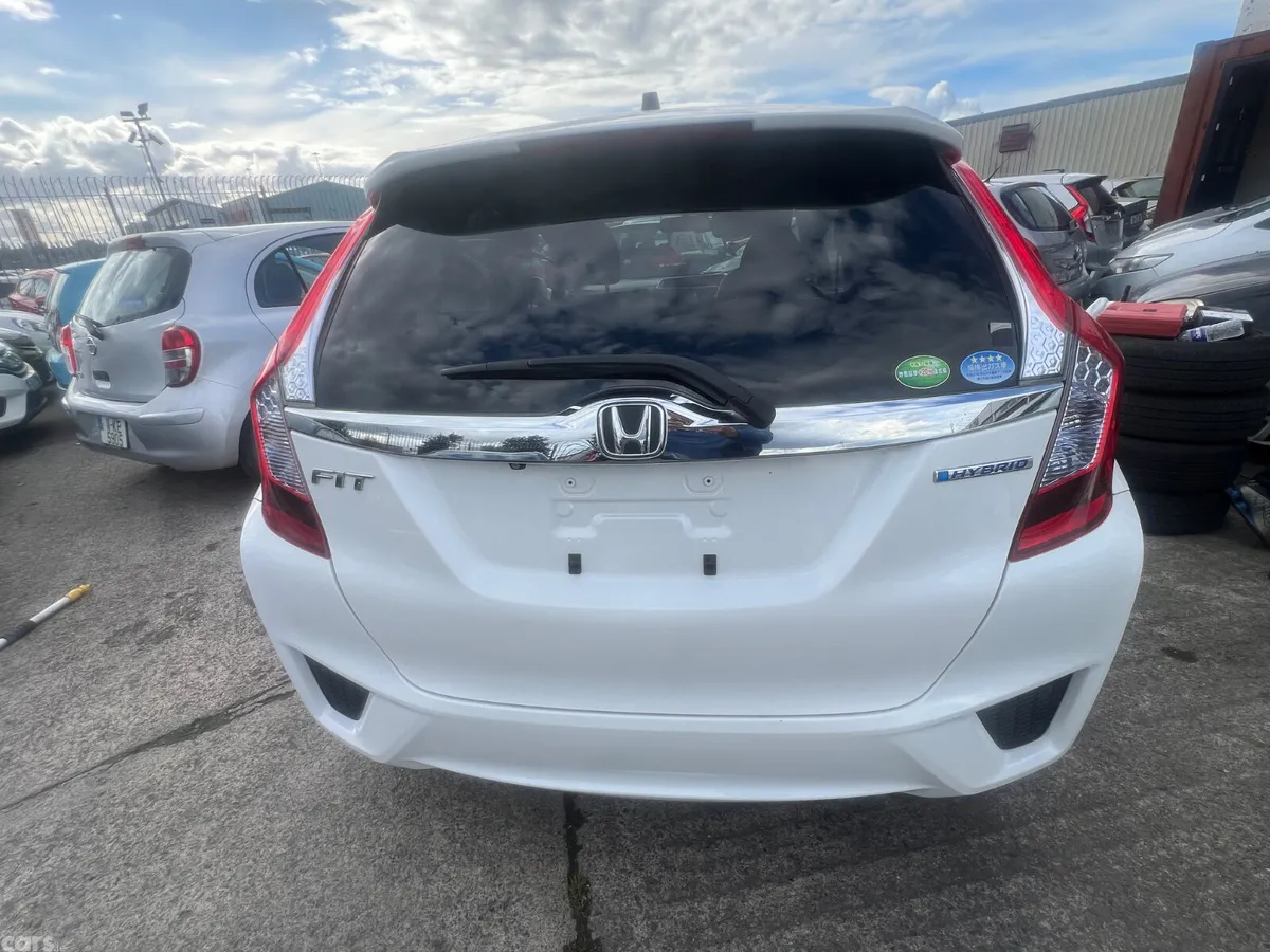 Honda Fit Hatchback, Petrol, 2015, White