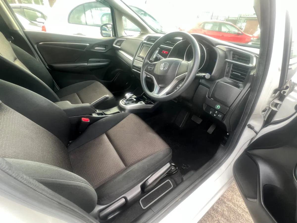 Honda Fit Hatchback, Petrol, 2015, White