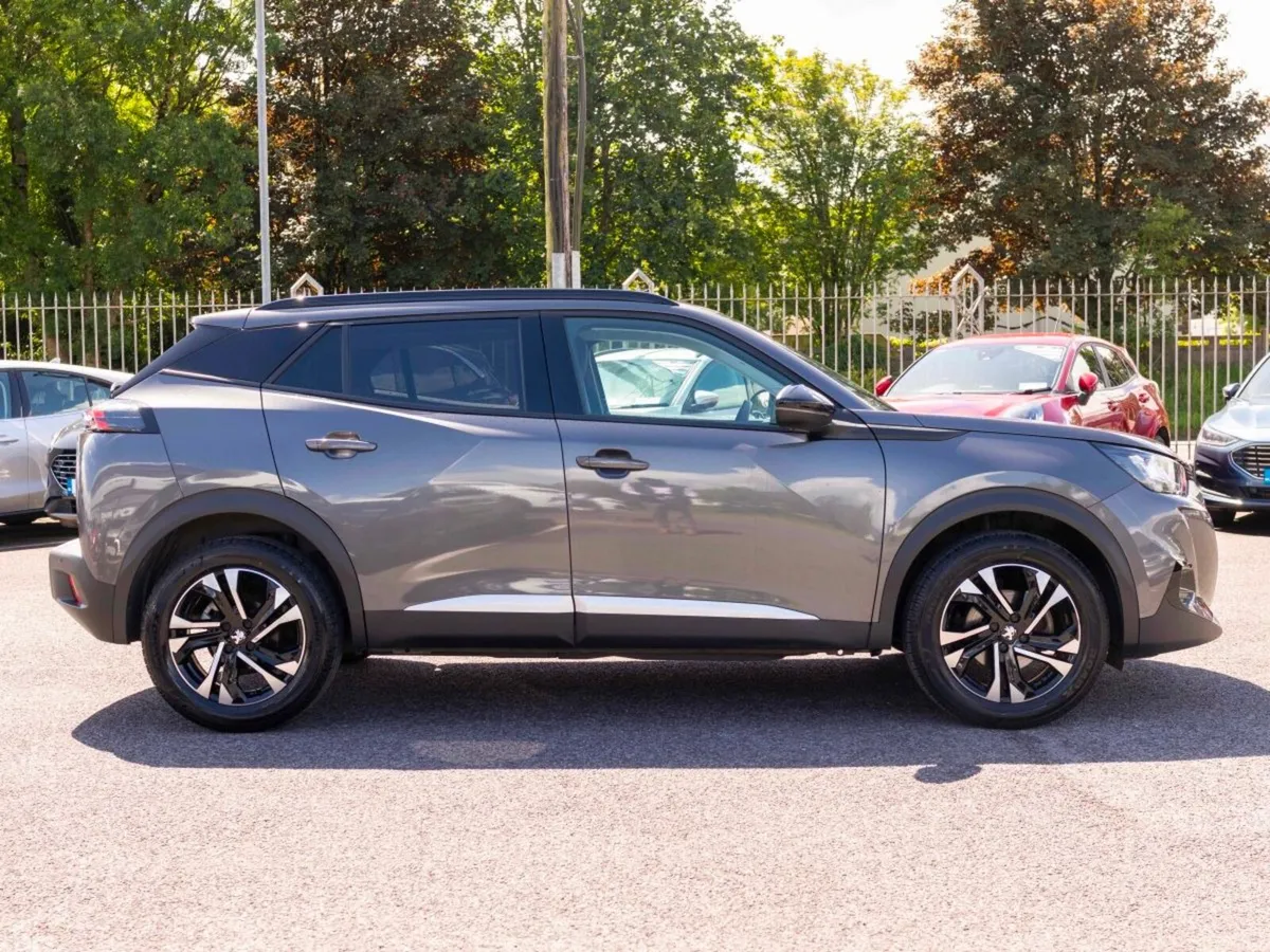 Peugeot 2008 MPV, Petrol, 2023, Grey