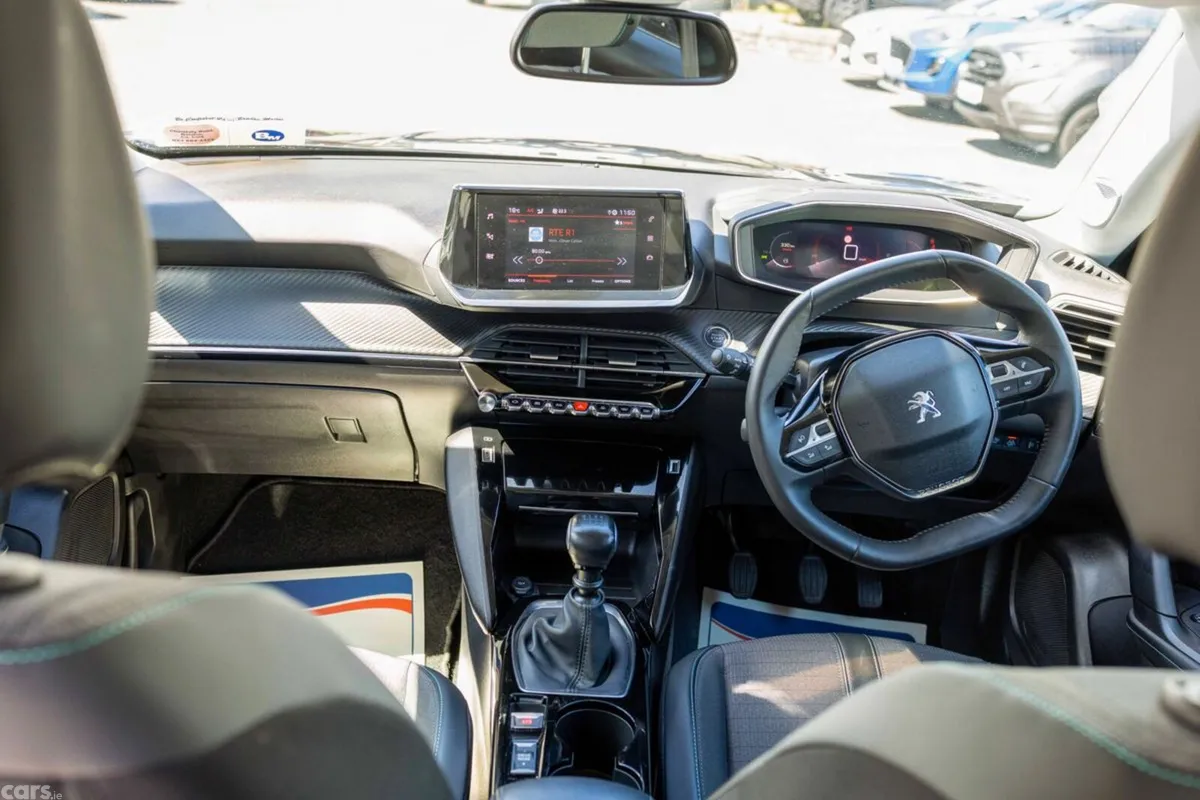 Peugeot 2008 MPV, Petrol, 2023, Grey