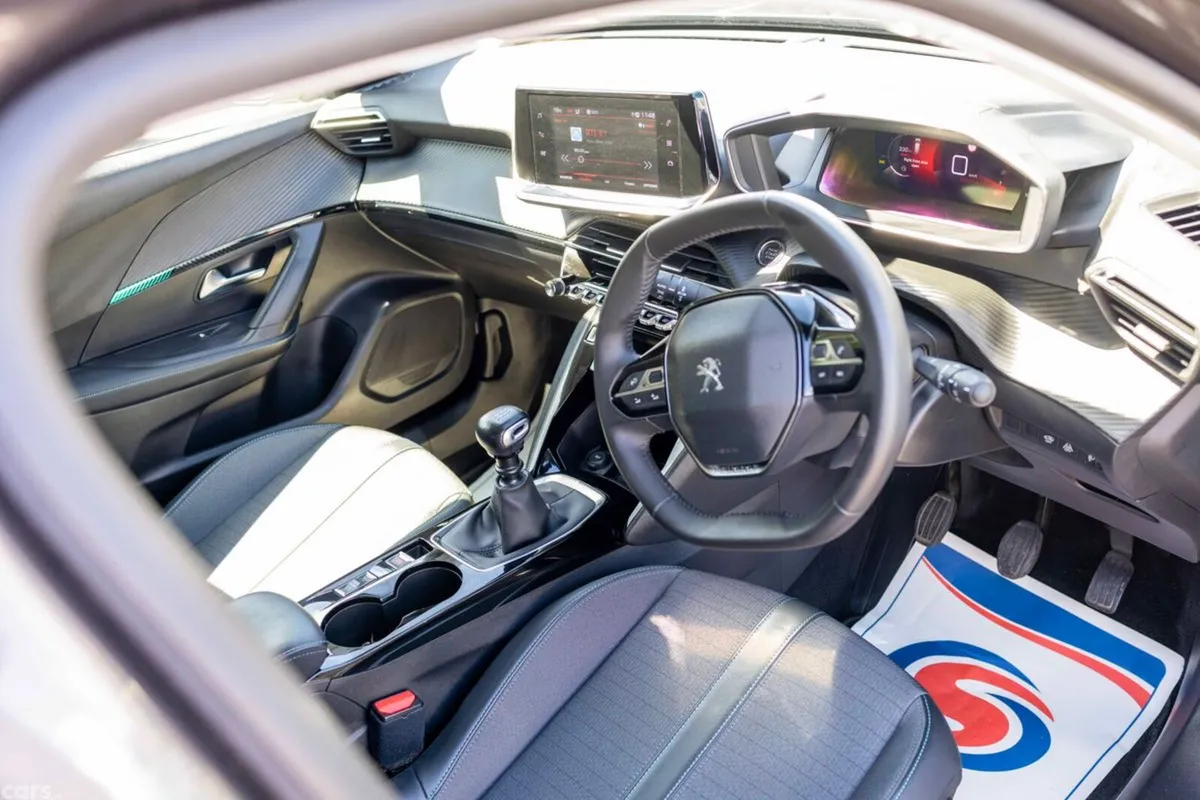 Peugeot 2008 MPV, Petrol, 2023, Grey