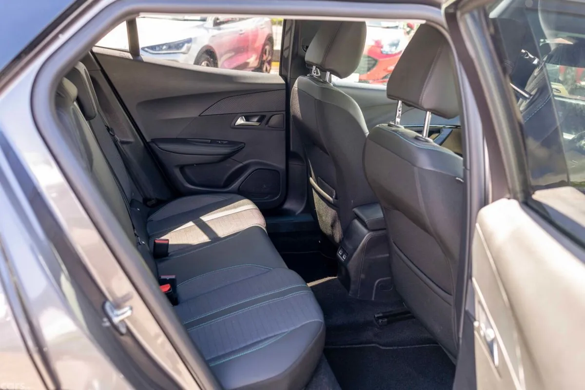 Peugeot 2008 MPV, Petrol, 2023, Grey