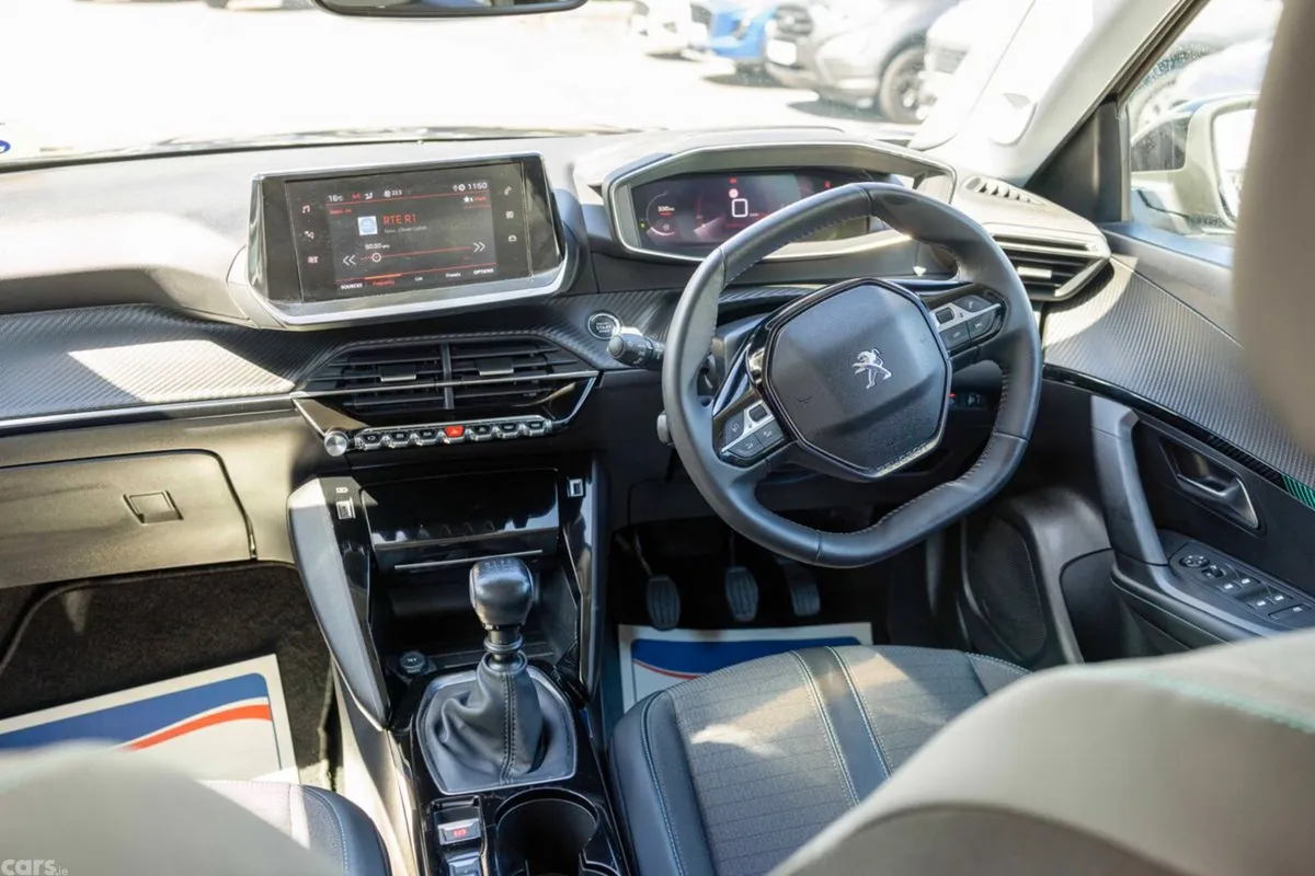 Peugeot 2008 MPV, Petrol, 2023, Grey