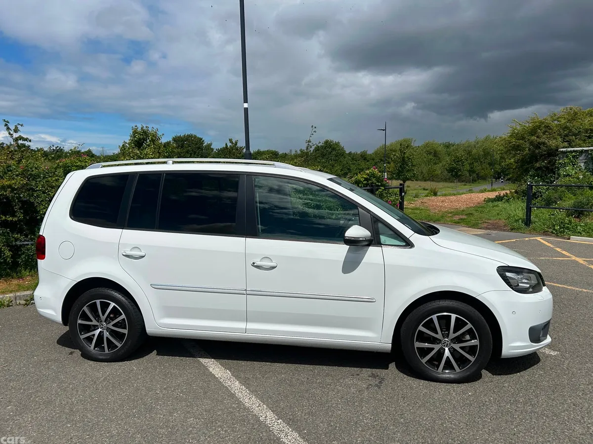 Volkswagen Touran MPV, Petrol, 2015, White