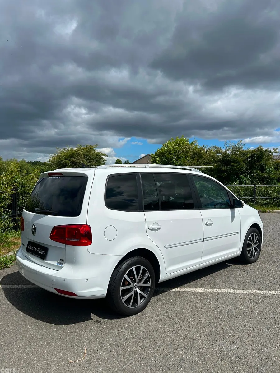 Volkswagen Touran MPV, Petrol, 2015, White