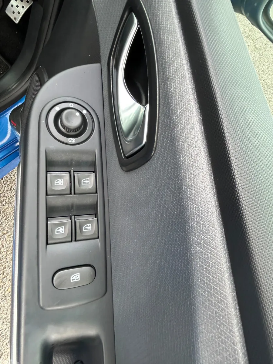 Renault Clio Hatchback, Petrol, 2015, Blue