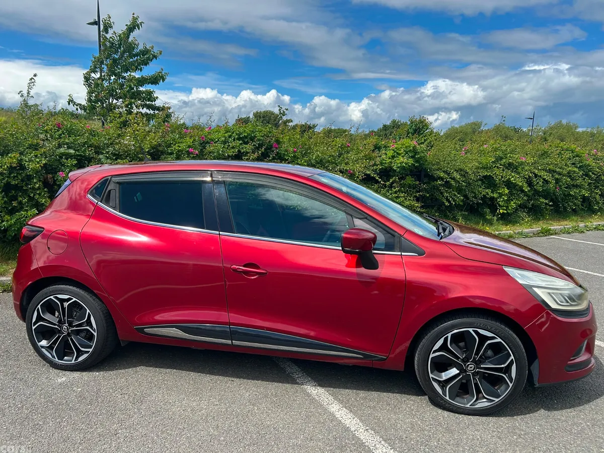 Renault Clio Hatchback, Petrol, 2017, Red