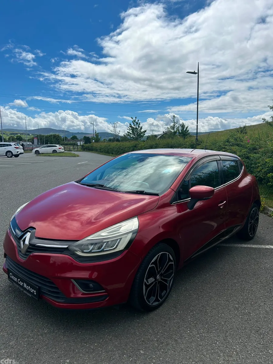 Renault Clio Hatchback, Petrol, 2017, Red
