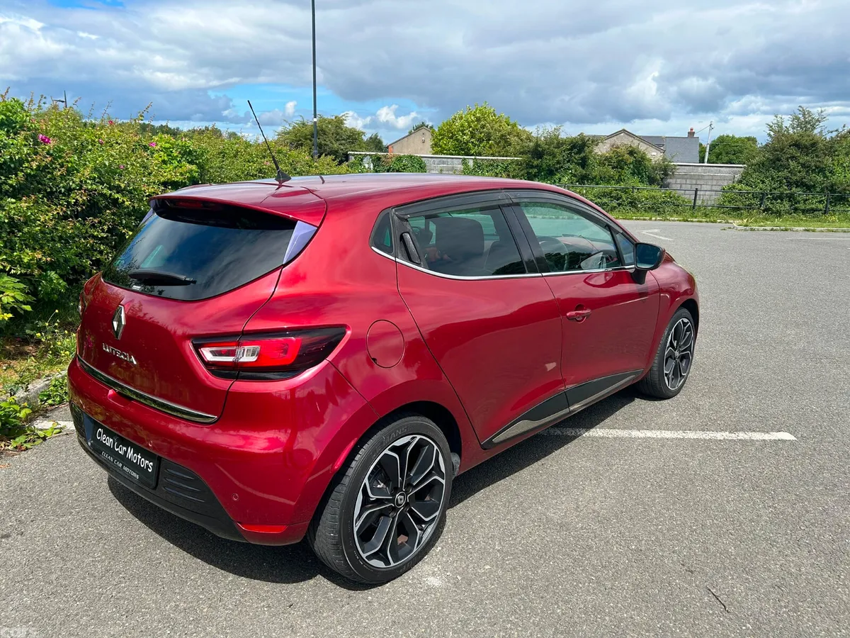Renault Clio Hatchback, Petrol, 2017, Red