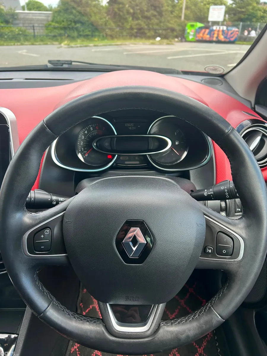 Renault Clio Hatchback, Petrol, 2017, Red