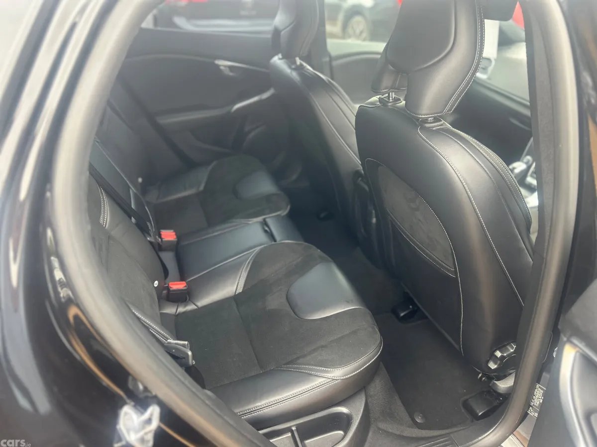 Volvo V40 Hatchback, Diesel, 2016, Black