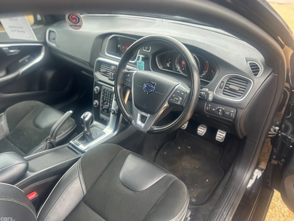 Volvo V40 Hatchback, Diesel, 2016, Black