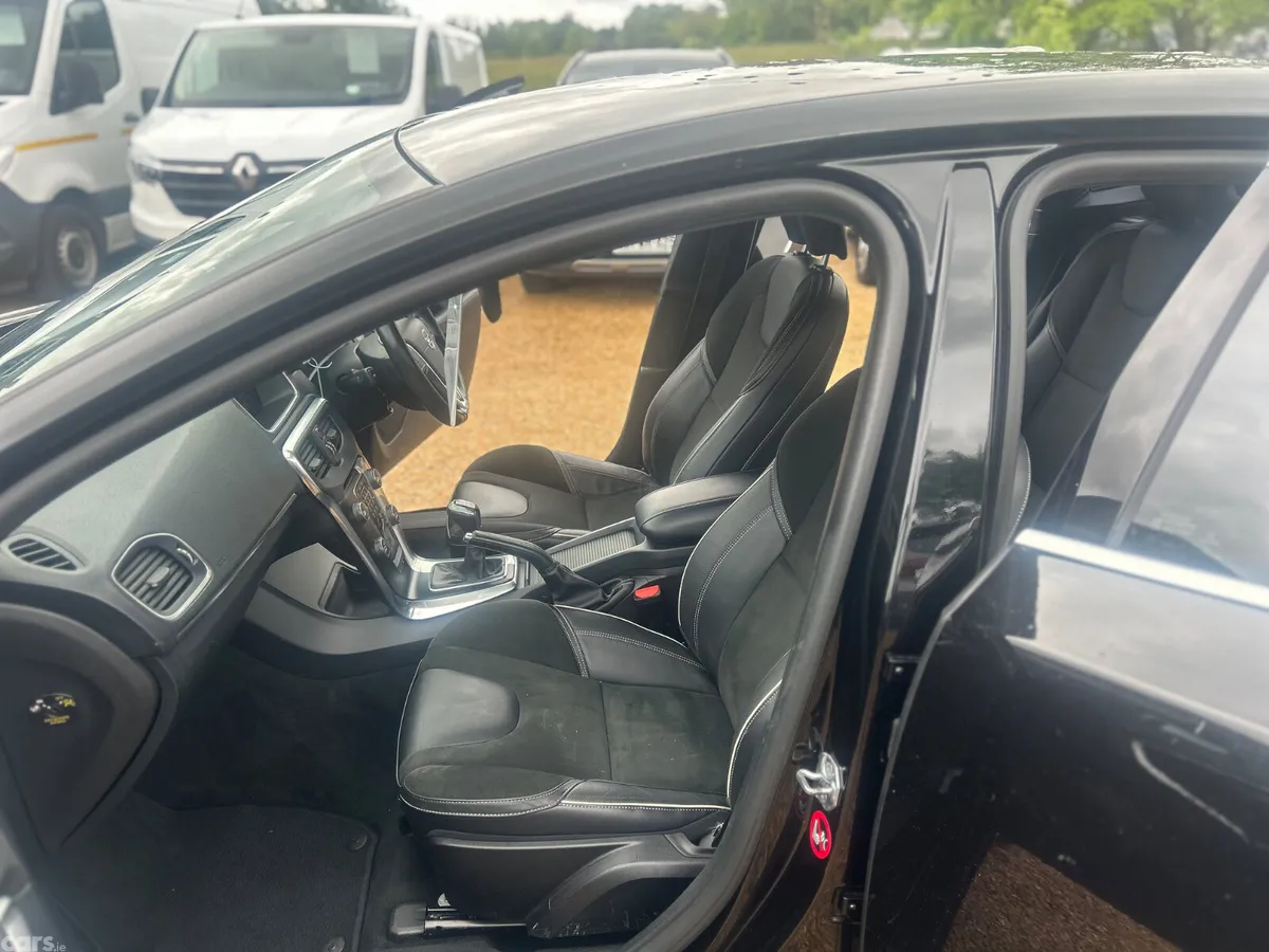 Volvo V40 Hatchback, Diesel, 2016, Black