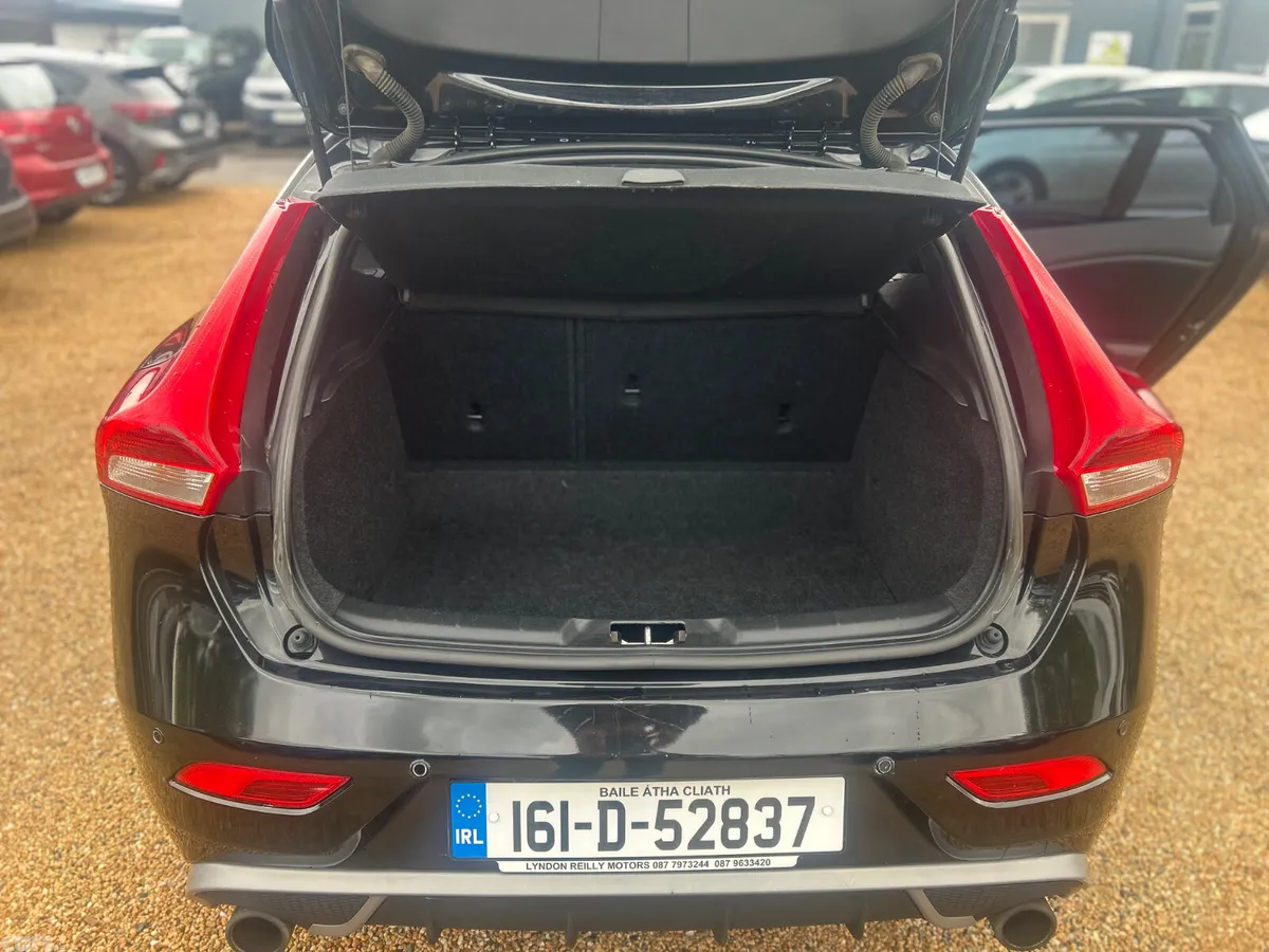 Volvo V40 Hatchback, Diesel, 2016, Black