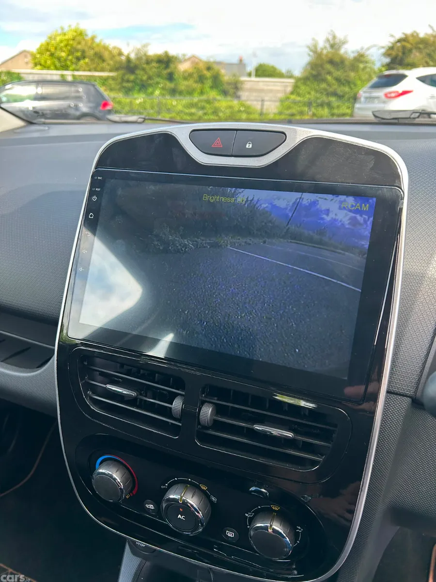 Renault Clio Hatchback, Petrol, 2015, Brown