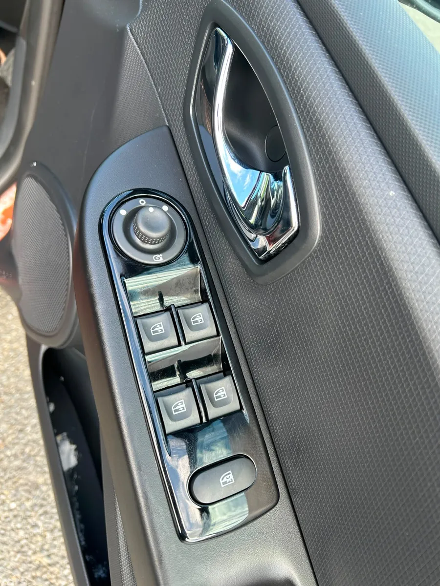 Renault Clio Hatchback, Petrol, 2015, Brown