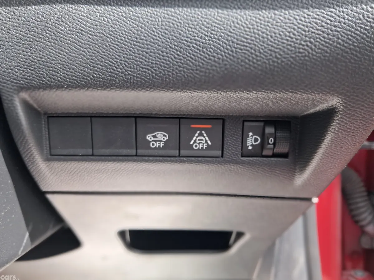 Peugeot 208 Hatchback, Petrol, 2021, Red