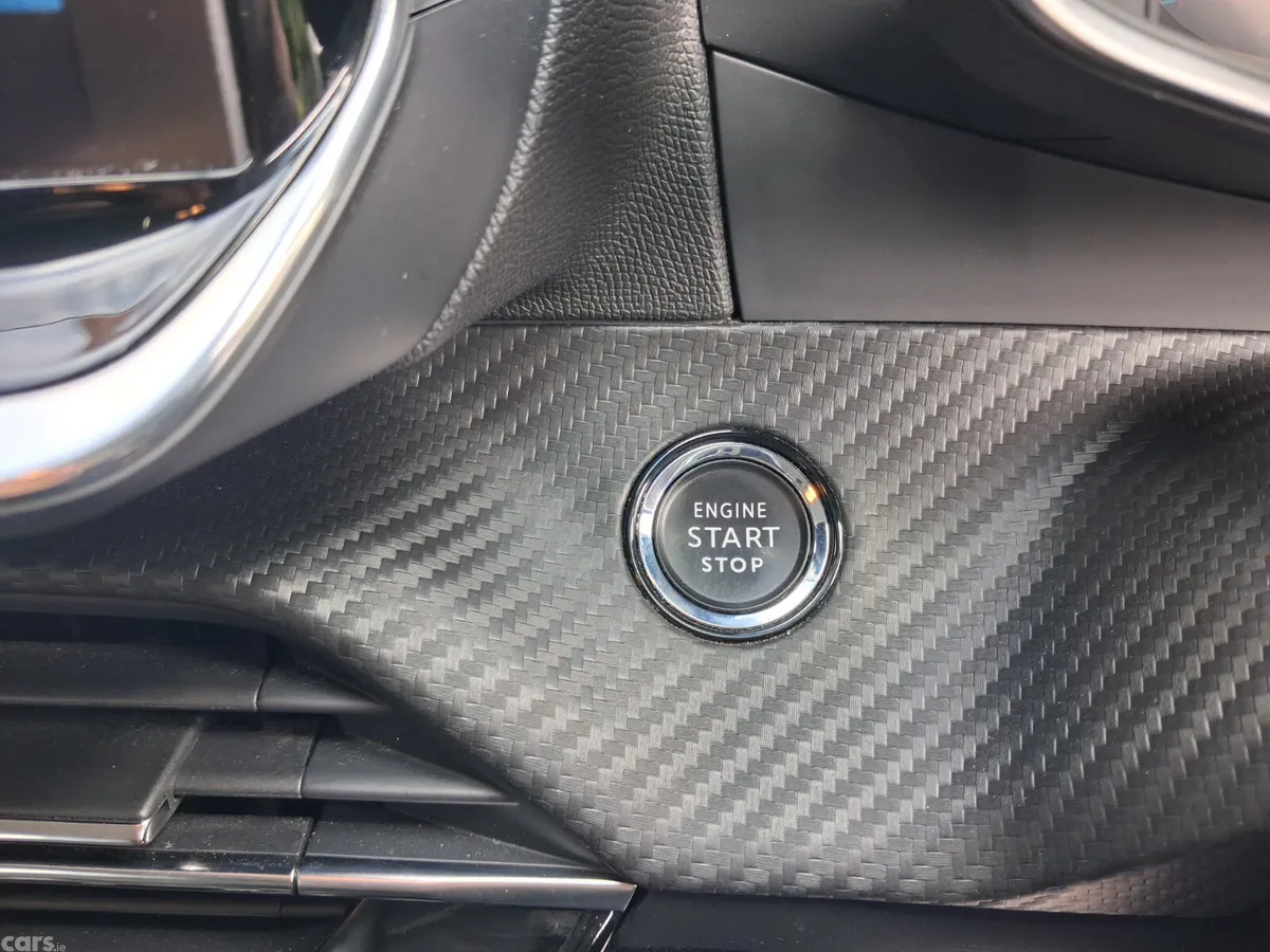 Peugeot 208 Hatchback, Petrol, 2021, Red