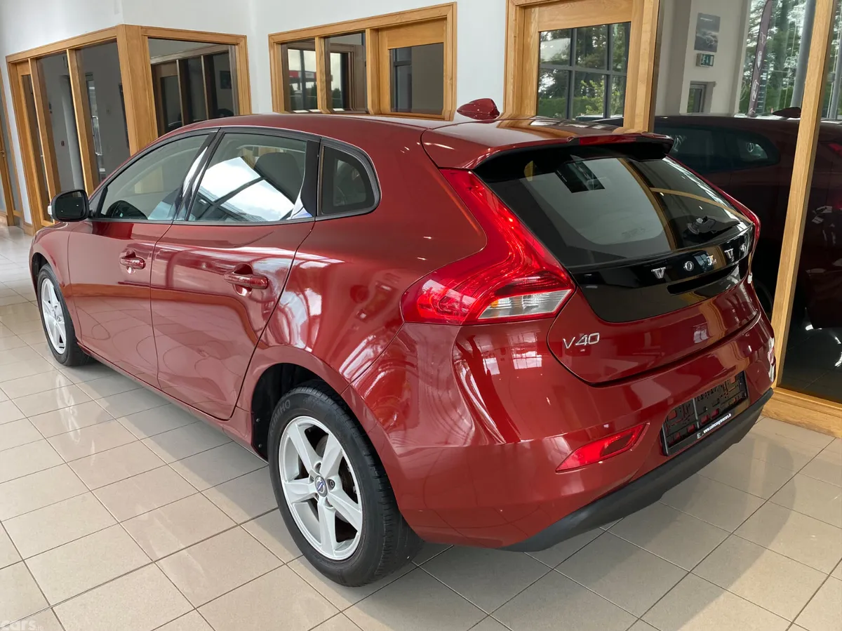 Volvo V40 Hatchback, Diesel, 2015, Red