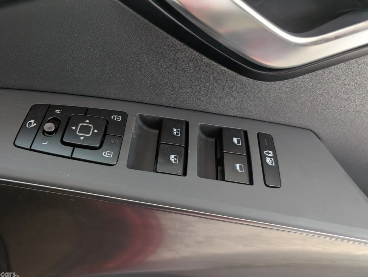 Kia Niro SUV, Petrol Hybrid, 2026, Red