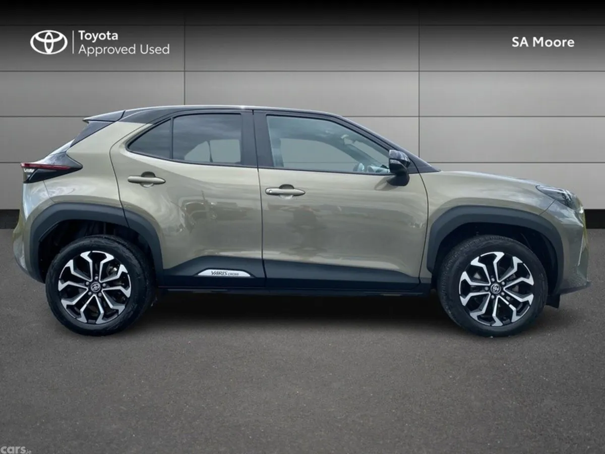 Toyota Yaris Cross Hatchback, Petrol Hybrid, 2023, Bronze