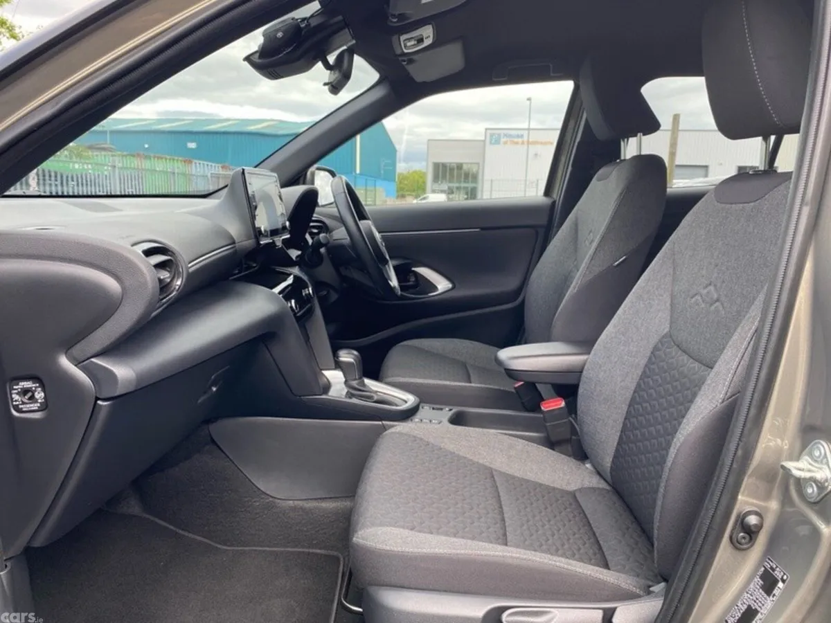 Toyota Yaris Cross Hatchback, Petrol Hybrid, 2023, Bronze