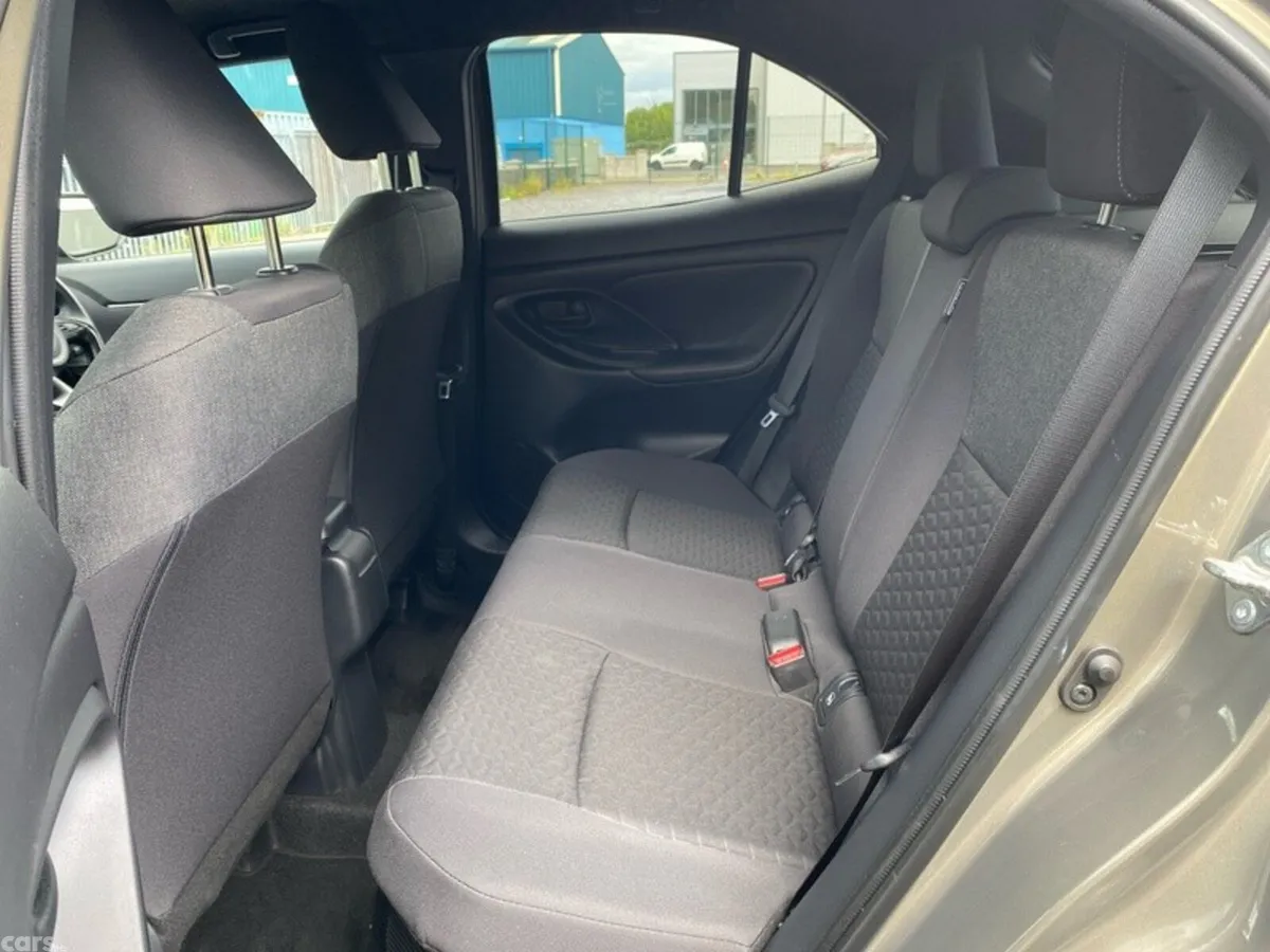 Toyota Yaris Cross Hatchback, Petrol Hybrid, 2023, Bronze