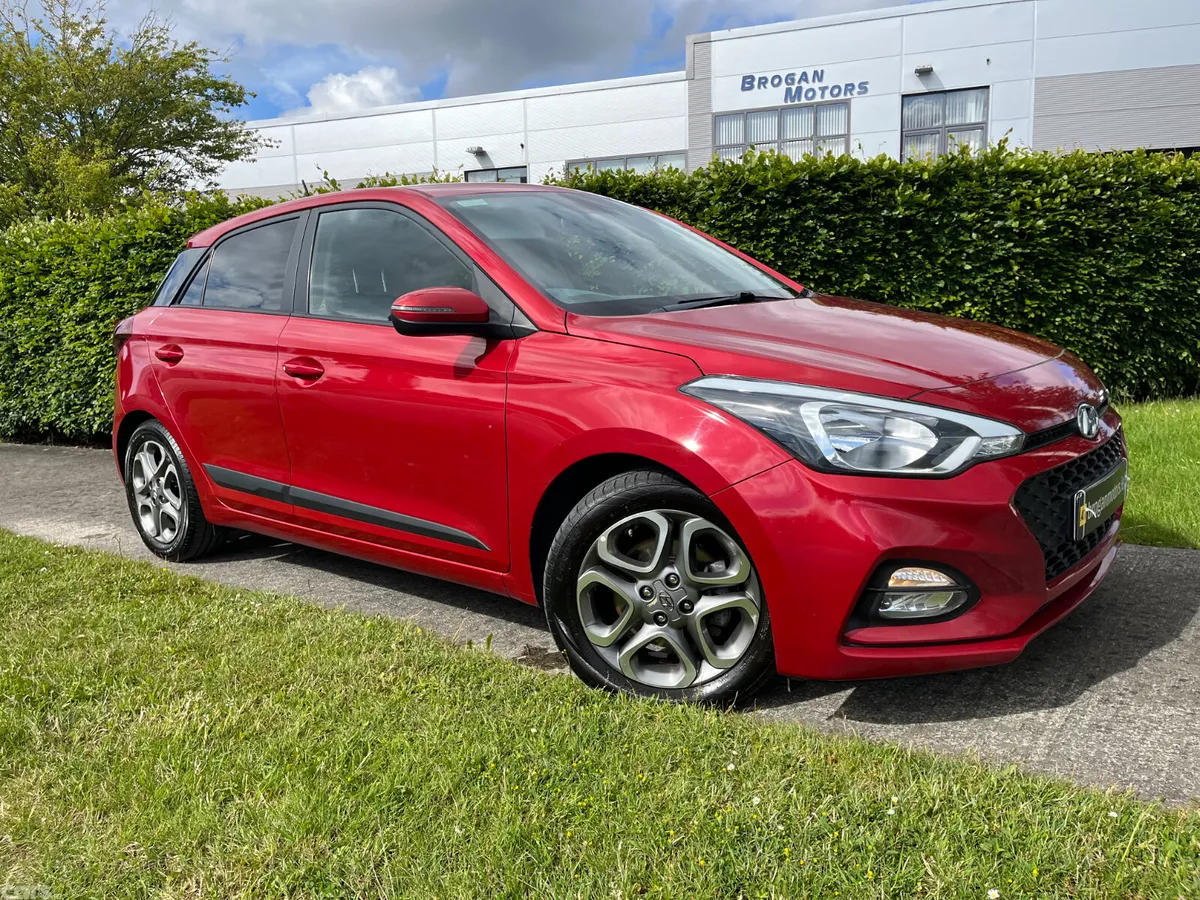 Hyundai i20 Hatchback, Petrol, 2019, Red