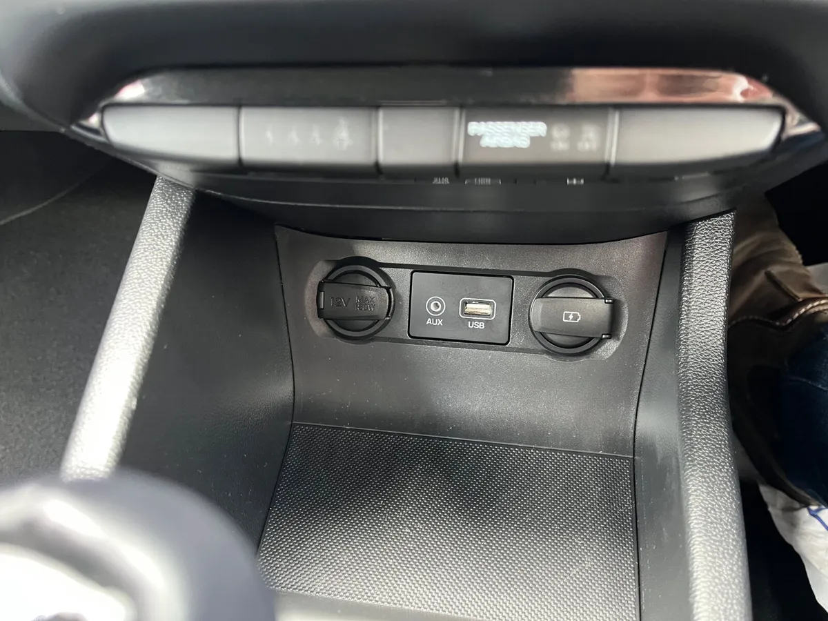 Hyundai i20 Hatchback, Petrol, 2019, Red
