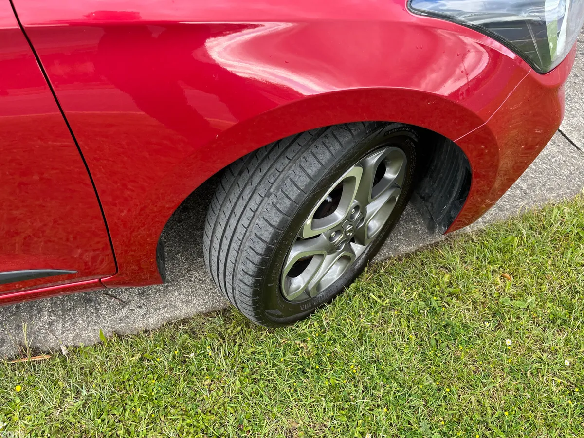Hyundai i20 Hatchback, Petrol, 2019, Red