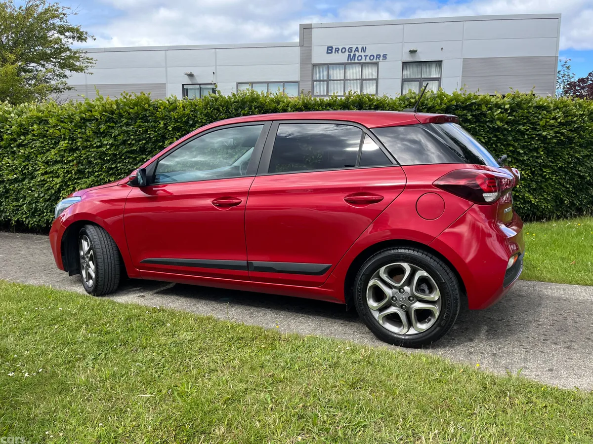 Hyundai i20 Hatchback, Petrol, 2019, Red