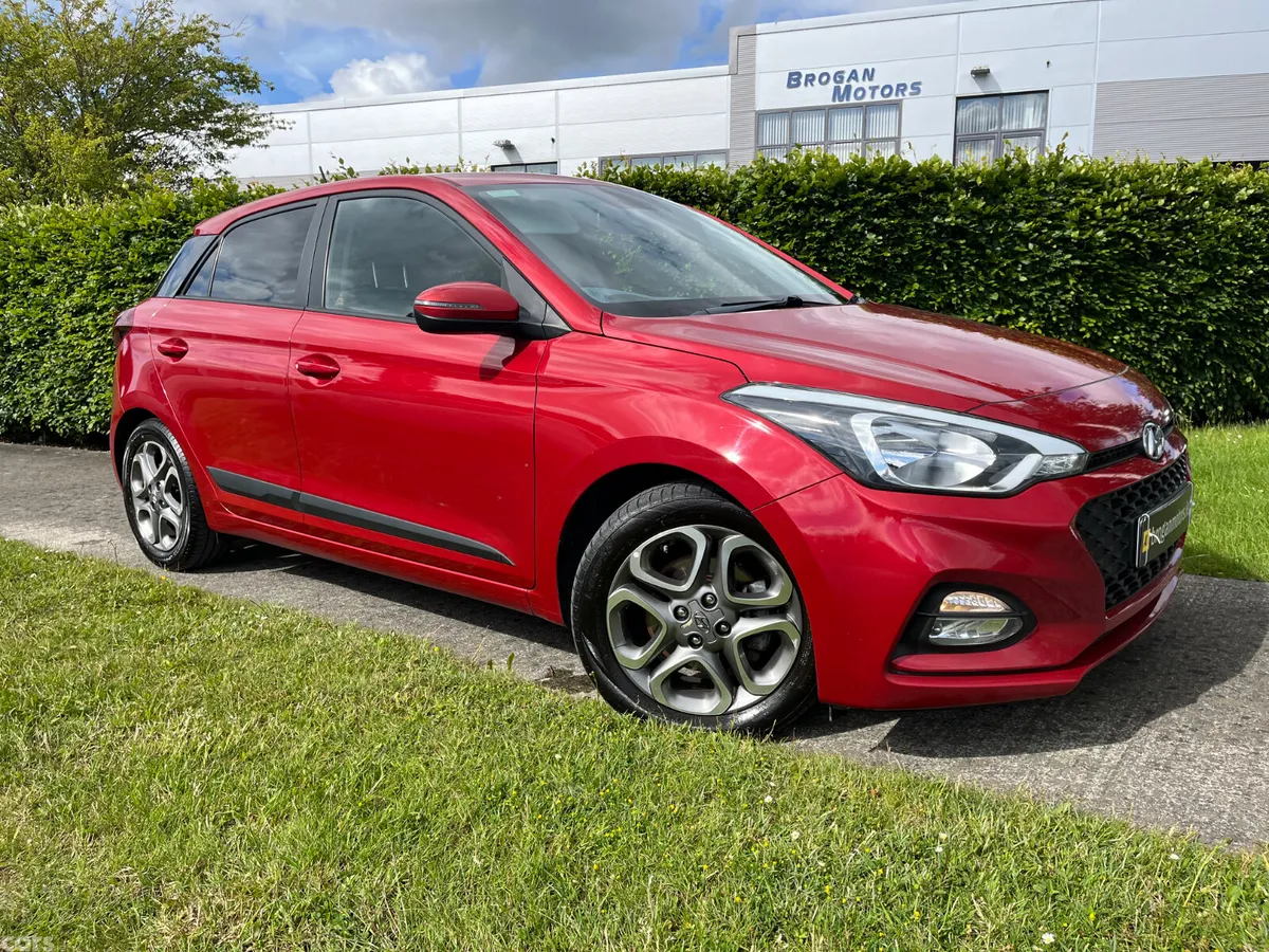 Hyundai i20 Hatchback, Petrol, 2019, Red
