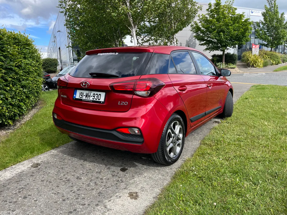 Hyundai i20 Hatchback, Petrol, 2019, Red